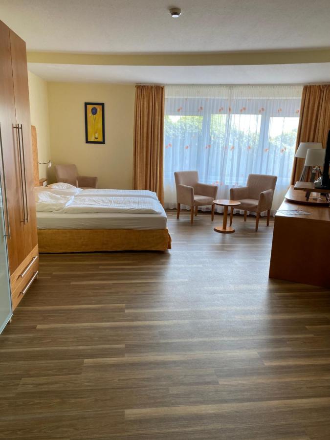Nordseehotel Benser Hof Am Hafen Бензерзиль Экстерьер фото