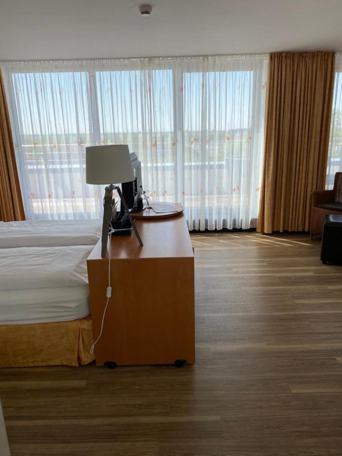 Nordseehotel Benser Hof Am Hafen Бензерзиль Экстерьер фото