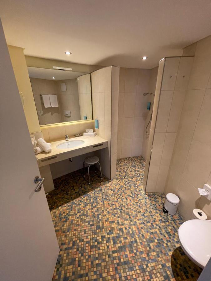 Nordseehotel Benser Hof Am Hafen Бензерзиль Экстерьер фото