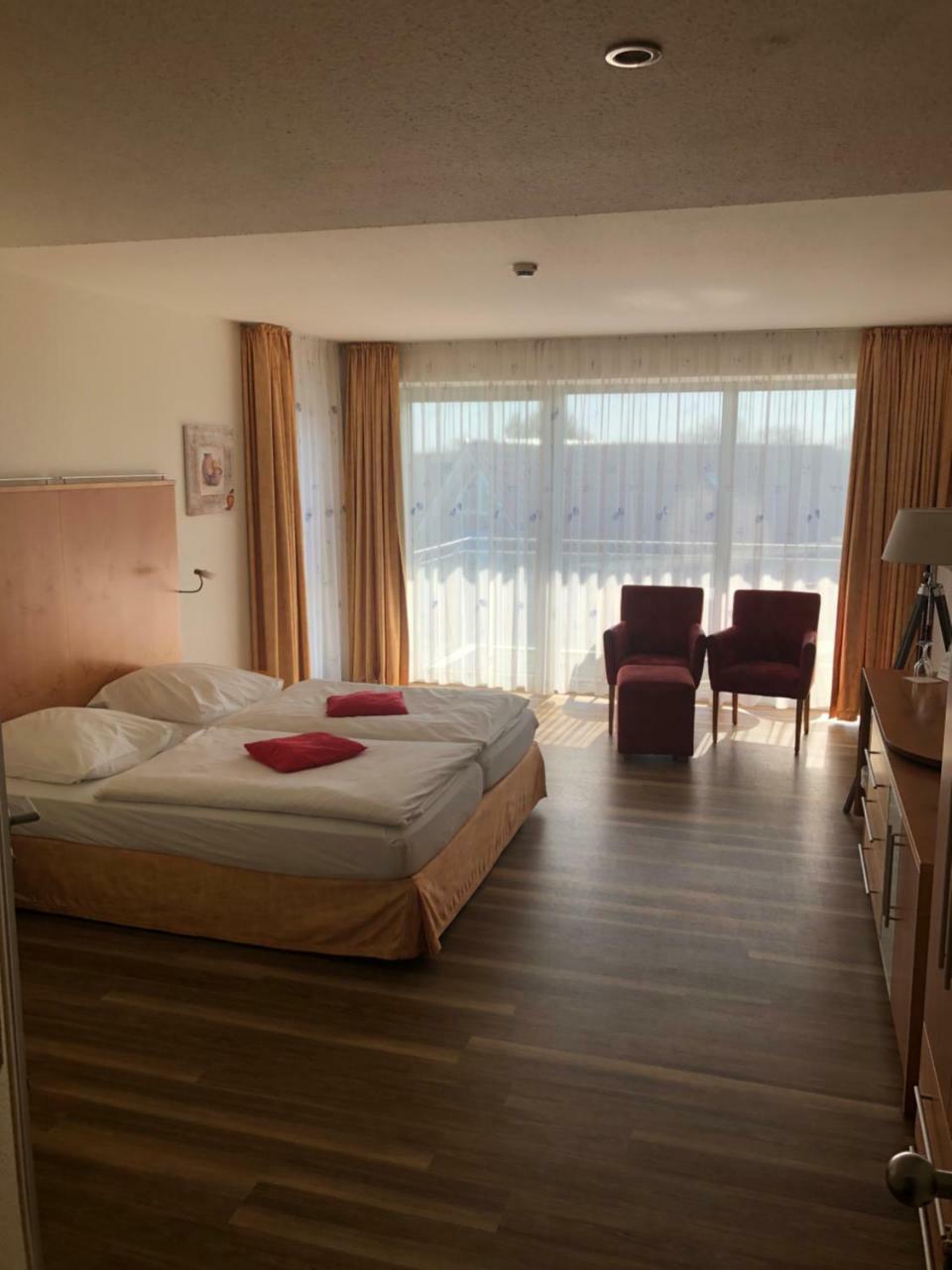 Nordseehotel Benser Hof Am Hafen Бензерзиль Экстерьер фото