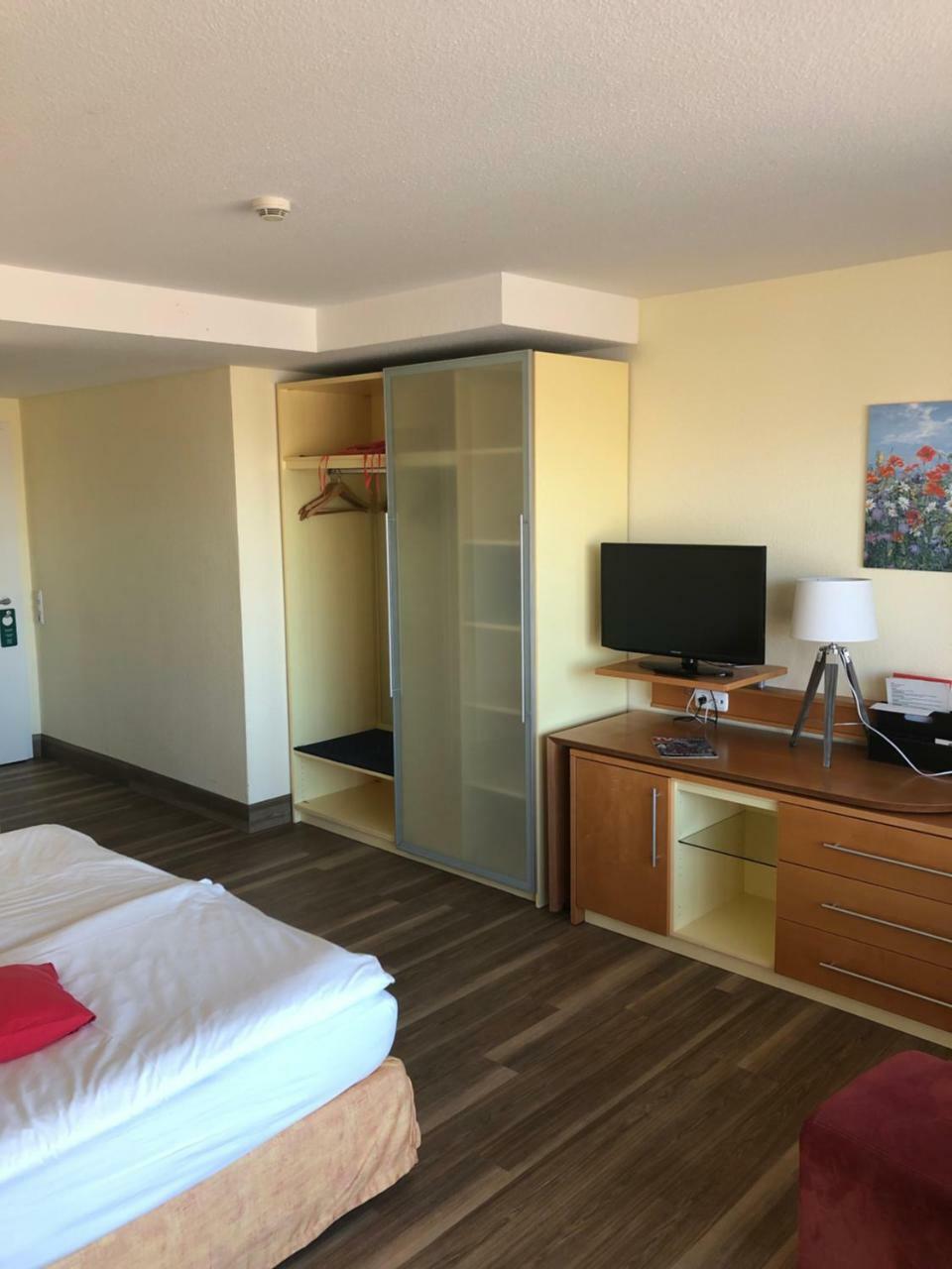Nordseehotel Benser Hof Am Hafen Бензерзиль Экстерьер фото