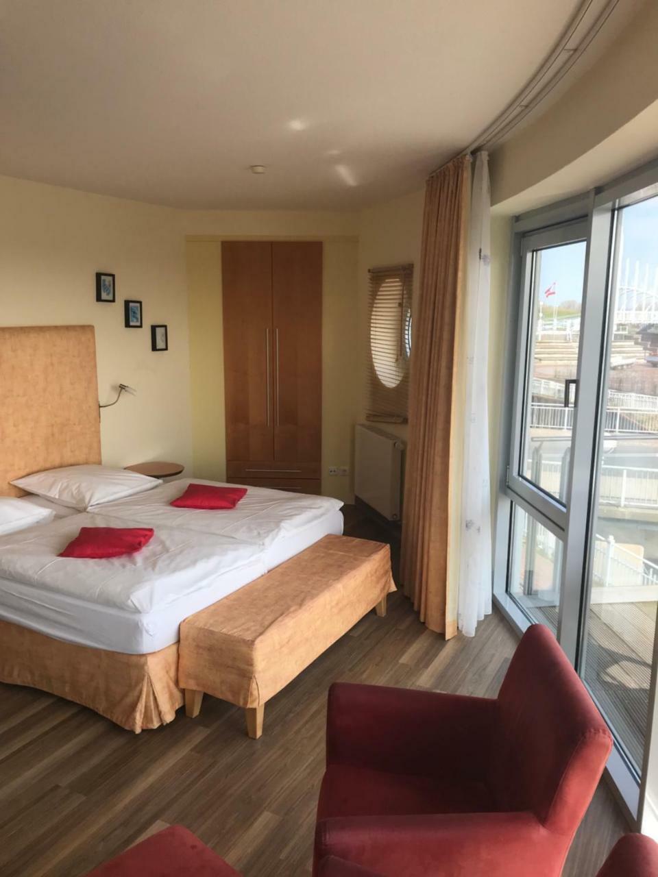 Nordseehotel Benser Hof Am Hafen Бензерзиль Экстерьер фото