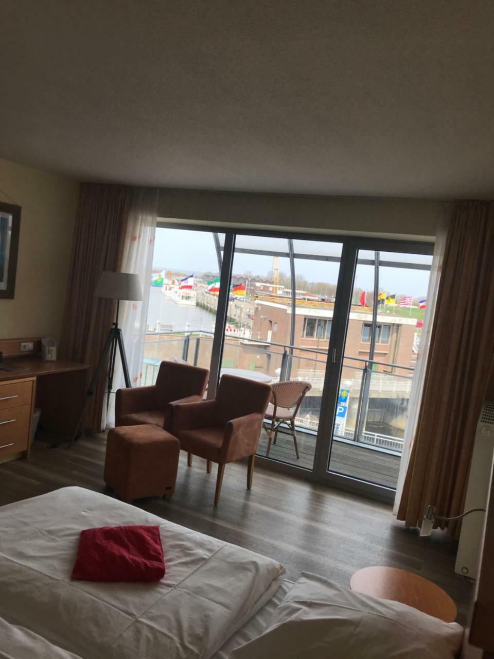 Nordseehotel Benser Hof Am Hafen Бензерзиль Экстерьер фото